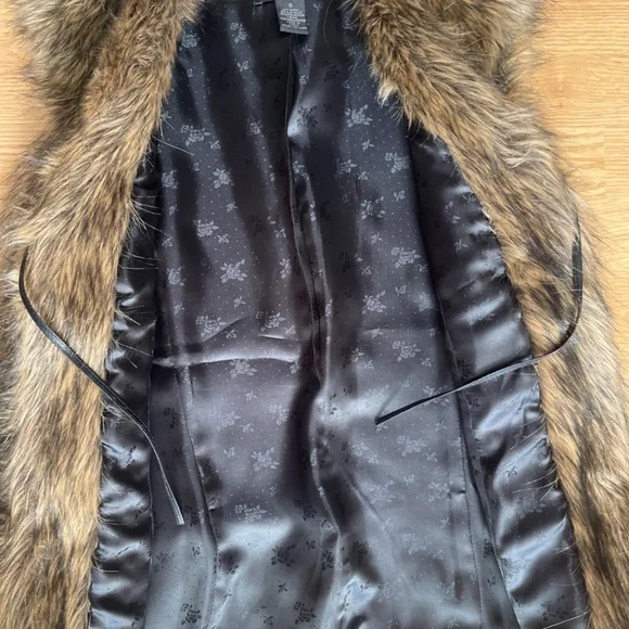 The Limited Brown and Tan Faux Fur Vest with Tie and Pockets Size Small - Picture 5 of 7